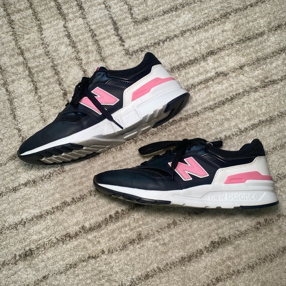 New Balance 997H sneakers in a women’s size 9 US (EU 40.5, UK 7). - Picture 11 of 16
